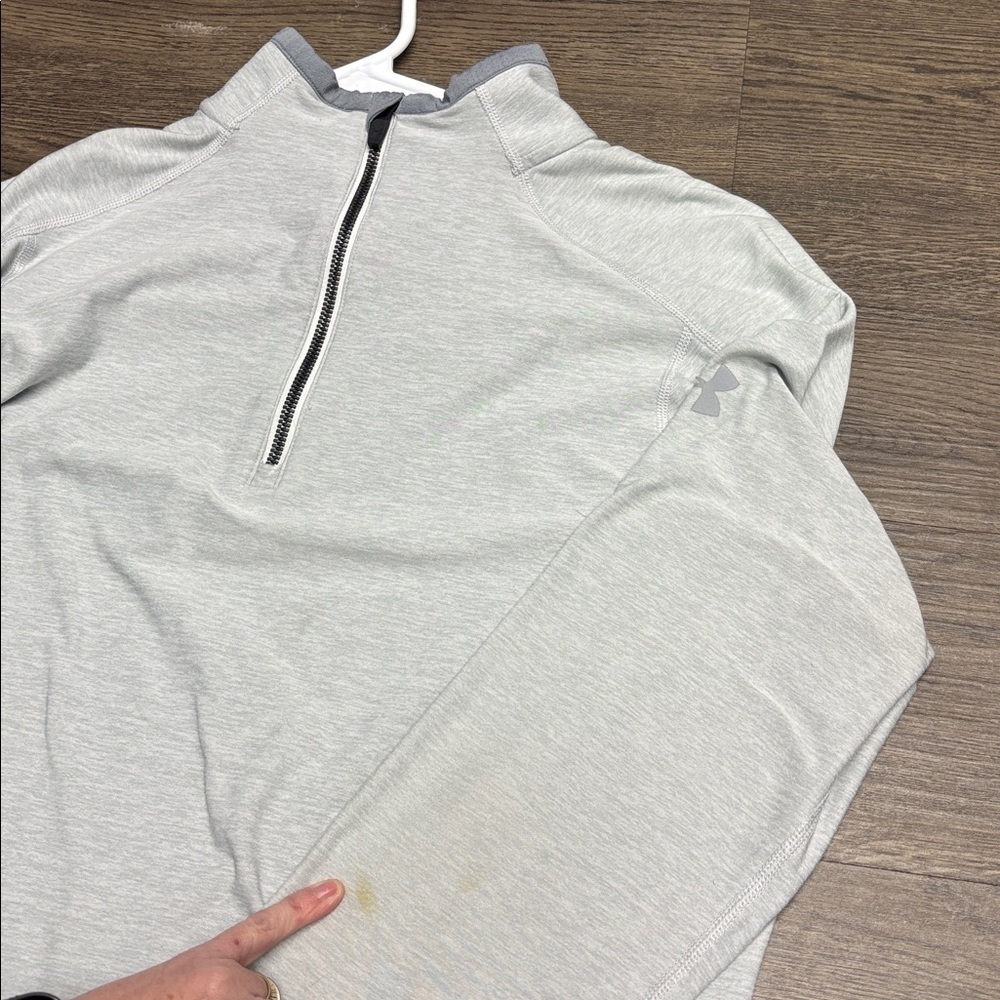 Women’s S/Ptite Under Armour Light Gray Fitted 1/3 zip Pullover, GUC. - Picture 8 of 8